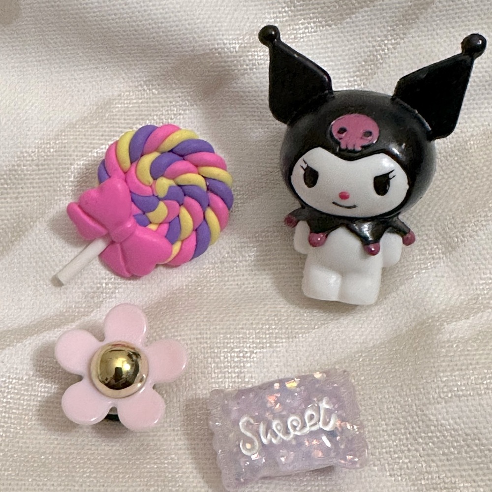 - 4pc Croc Charms